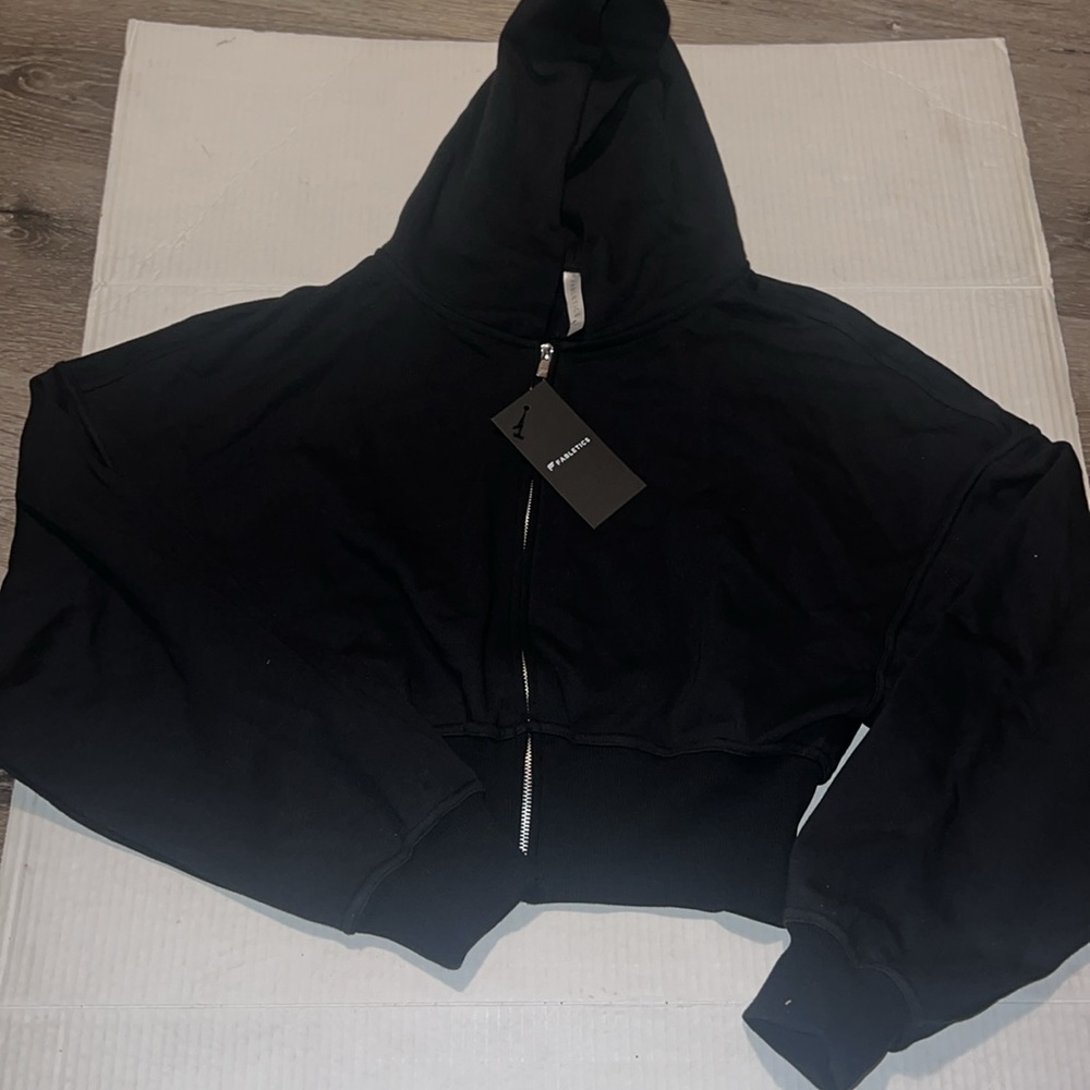 Fabletics NWT  Black Zip-Up cropped Jacket size XS - Picture 4 of 4